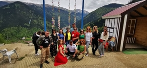 Gürcü turistlerden Uzungöl’e yoğun ilgi
Gürcistan’dan Uzungöl’ü görmeye geldiler, Gürcü ve Kafkas dansları eşliğinde eğlendiler