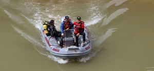 Kazada nehirde kaybolan sürücüden 19 gündür haber yok