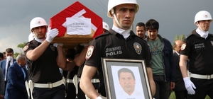 Yazıcıoğlu'nun Koruma Polisi Yıldız son yolculuğuna uğurlandı
Muhsun Yazıcıoğlu'nun arkadaşı Hakkı Öznur:
"Tüm detaylarıyla araştırılmalı. Kuşkular var"