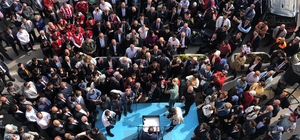 Vali Ayhan yüzlerce Sivaslı tarafından gözyaşları ile uğurlandı