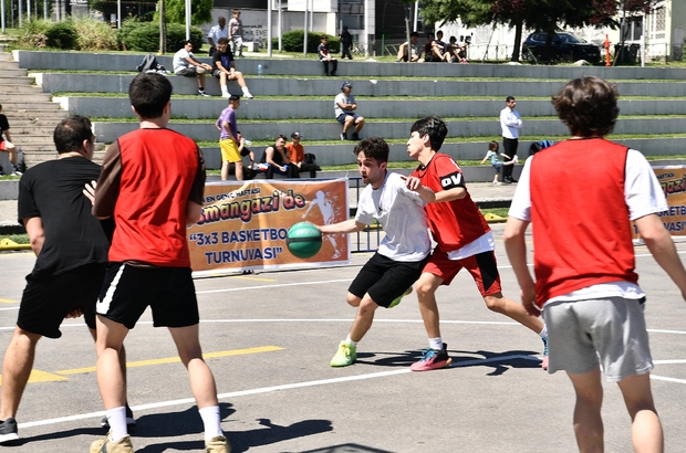 Osmangazi’de basketbol coşkusu
Dündar gençlerle potada buluştu