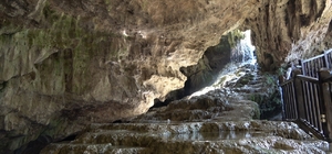 Hintliler yer altındaki gizli cennete hayran kaldı
'Yeraltındaki gizli Pamukkale' Kaklık Mağarası turistlerin ilgi odağı oldu