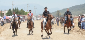 Rahvan atlar, 7 yıl sonra yeniden yarıştı
Yüzlerce rahvan at, Torbalı’da buluştu