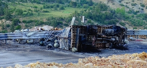 Devrilen kamyonetteki tüpler bomba gibi patladı: 2 yaralı
