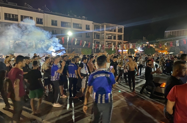 Fethiyespor taraftarı, 2. ligi kutladı
Taraftarlar sokaklara döküldü