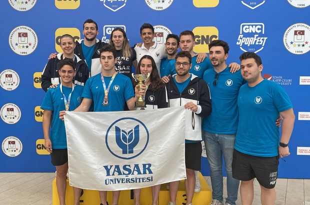 Yaşar Üniversitesi öğrencileri yüzmede dereceleri topladı