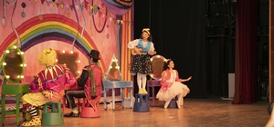 Mersin Şehir Tiyatrosu, oyunlarını Gülnar, Mut ve Erdemli’de sahneledi