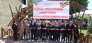 Gümüşhane'de eğitim gören yabancı uyruklu öğrenciler Türk yemeklerini çok s...