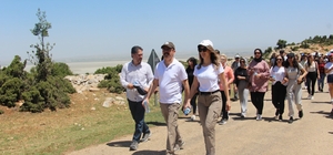 Kaymakam Ateş gençlerle birlikte doğa yürüyüşü yaptı