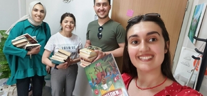 Üniversite öğrencileri, köy okulu için kitap bağışında bulundu