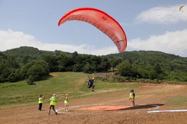 Türkiye yamaç paraşütü şampiyonası İnegöl’de yapıldı