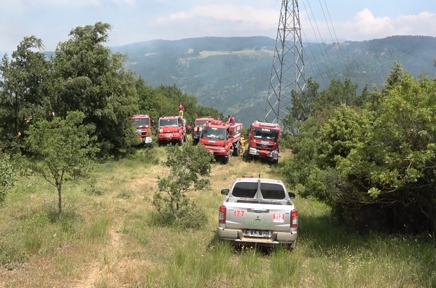 Bursa'da orman yangını
Uludağ'ın eteklerindeki yangın 12 arazöz ve 1 helikopterle kontrol altına aldı
