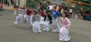 Rize'de çocuklar geleneksel çocuk oyunlarıyla doyasıya eğlendi
