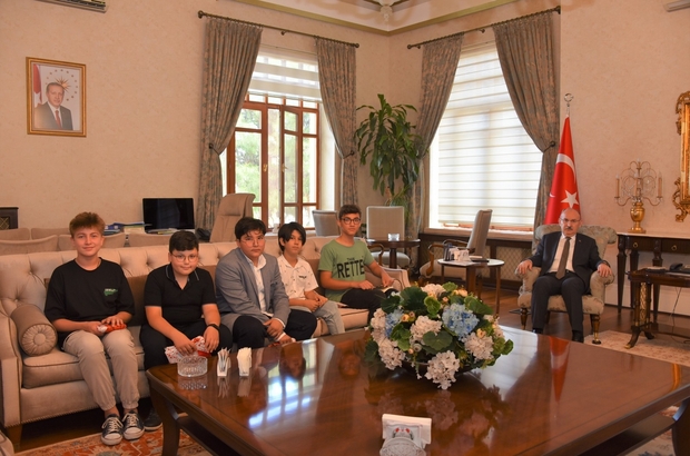 Manisa Kent Konseyi Çocuk Meclisi, Vali Karadeniz’i ziyaret etti