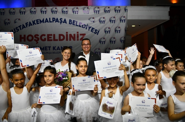 Mustafakemalpaşa’nın küçük kursiyerler sertifikalarını aldı