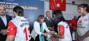 Gaziantep Büyükşehir’den Nizip Spor Lisesine malzeme yardımı
Şahin: “Nizip Gaziantep’e hokeyi öğretti”