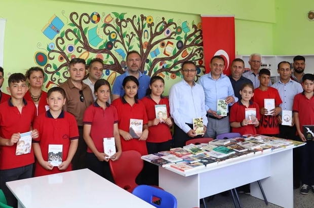 Alaşehir Kızılay'dan okul kütüphanesine bağış