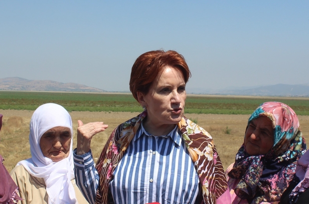Akşener, Manisa’da esnafı ziyaret edip alışveriş yaptı
Kuruyan Marmara Gölünü de inceleyen Akşener: “Gölü kurtaracağız”