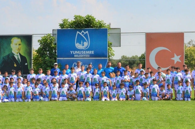 Yunusemre'de 'Yaz futbol okulu' başladı