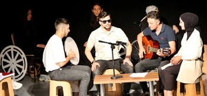 Üniversite öğrencileri ve özel bireyler farkındalık için sahneye çıktı