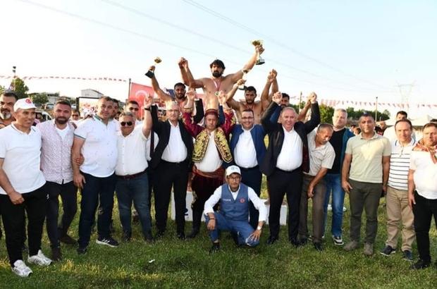 Bursa Büyükşehir Belediyesporlu yağlı güreşçilerden 4 organizasyonda 10 madalya