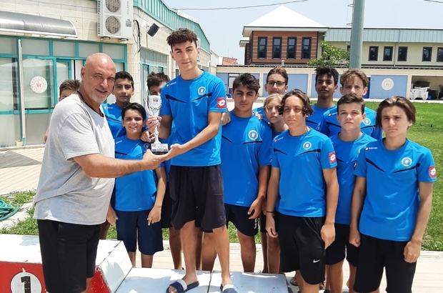 Bursa Büyükşehir Belediyespor U15 Sutopu Takımı ligi üçüncü bitirdi
