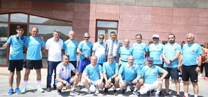 Kırmızı periler diyarına koştular