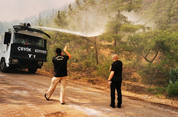 Marmaris’te TOMA’lar iş başında
Yangın söndürme çalışmalarına TOMA’lar da destek veriyor