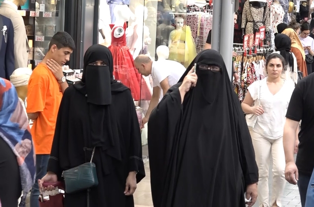 Bursalı esnafın gözü kulağı gelecek Arap turistte
Suudi Arabistan'ın seyahat yasağını kaldırması en çok esnafın yüzünü güldürecek
Turistlerin temmuz ayı gibi gelmesi beklenirken, Bursa’da yeni gezi alanları belirlendi