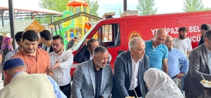 Hıdrellez programında vatandaşlara kendi elleri ile pilav dağıttılar