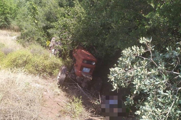 Manisa’da devrilen traktörün altında kalan çiftçi öldü