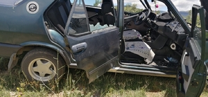 İki otomobilin çarpıştığı kazada hemşire yaralandı