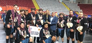 Altıntaş halk oyunları ekipleri gençlerde ve büyüklerde bölge ikincisi