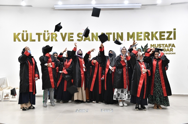 Osmangazi’de yetişkinlerin mezuniyet sevinci