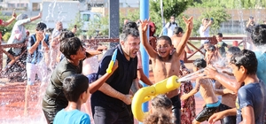 Başkan Kocaispir, su oyun parkını çocuklarla açtı
Kocaispir, ilçede su oyun parkı sayısını artıracaklarının müjdesini verdi