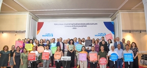 BM Kadın Birimi, atölye çalışması
Adana Büyükşehir Belediye Başkanı Zeydan Karalar ve belediye üst düzey yöneticilerinin katılımıyla gerçekleşen çalışmalar, toplumsal cinsiyet eşitliği sağlanmasına yönelik faaliyetlerde, erkeklerin ve erkek çocuklarının katılımını hedefliyor