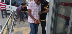 Koyun hırsızlığında kan aktı: 2 yaralı
Adana’da koyun çalan zanlı yakalanınca bir kişiyi vurup yaralarken, onun yakanları da hırsızı darp edip tüfekle yaraladı
Olaya karıştığı öne sürülen 3 kişi gözaltına alınırken 2’si tutuklandı
