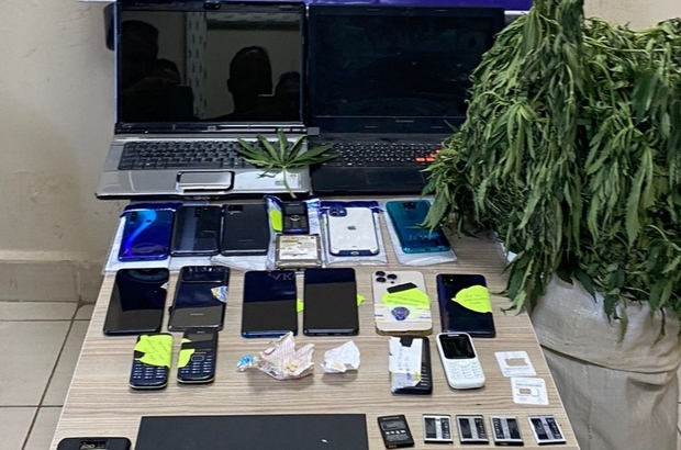 Şanlıurfa’da telefon dolandırıcılarına operasyon: 4 gözaltı
İncelemeye alınan bilgisayarda vatandaşların bilgilerine ulaşılan bir program tespit edildi