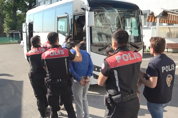 Bursa'da fuhuş operasyonunda gözaltına alınan 10 kişi adliyeye sevk edildi