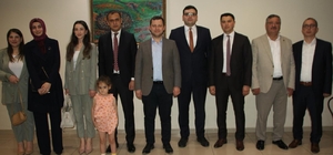 Malazgirt'te Adliyesi'nde tayinleri çıkan savcı ve hâkime veda yemeği verdi