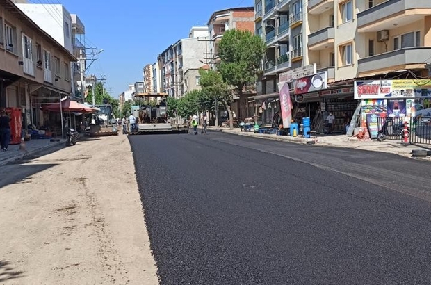 Akhisar’da sıcak asfalt çalışmaları hızlandı