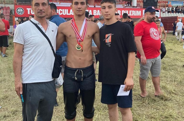 Kulalı gencin Kırkpınar'da tarihi zaferi
Tozkoparan boyu şampiyonu Beytullah Sarı, Kula'nın gururu oldu