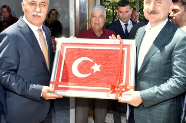 Ulaştırma Bakanı Karaismailoğlu'ndan Yenişehir’e müjde
Başkan Aydın, Bakan Karaismailoğlu ile bir araya geldi
