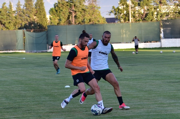   A. Denizlispor, yeni sezon hazırlıklarını teknik direktör Mesut Bakkal nezaretinde yaptığı...
