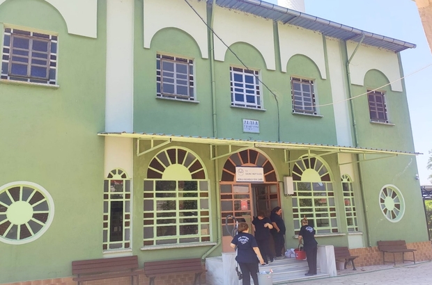 Salihli Belediyesi camilerde bayram temizliği yaptı