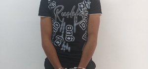 Isparta'da bahçe sahibini bıçaklayan firari İstanbul'da yakalandı
Firari şahıs için 3 şehirde 6 adres arandı
Ekipler, firariyi ararken 30 kaçak göçmen hakkında yasal işlem uyguladı