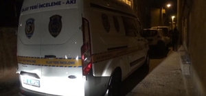 İzmir'de bir kişinin evde ölü bulunmasıyla ilgili 2 kişi gözaltına alındı