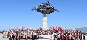 İzmir Demokrasi Üniversitesi’nden 'Demokrasi Yürüyüşü'