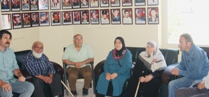 Kore'de şehit düşen akrabalarının kabirlerini 72 yıl sonra ziyaret edecekle...