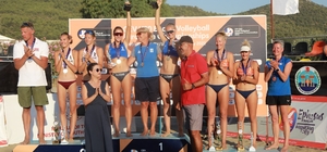 Avrupa’nın en iyi voleybolcuları Pamucak Sahili’nde kupa kaldırdı
U20 Avrupa Plaj Voleybolu Şampiyonası ödül töreni ile tamamlandı